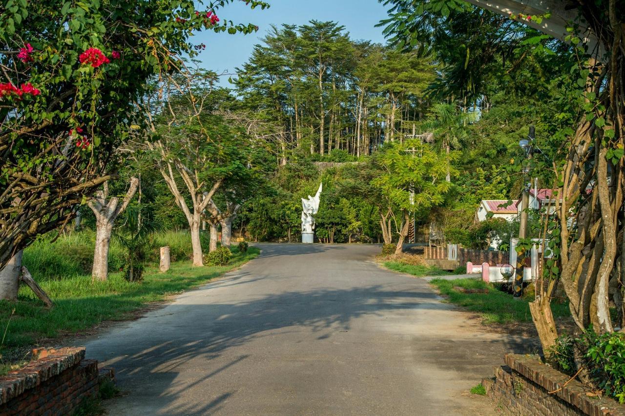 Mountain Homestay 6-8人包棟民宿 Xinhua Экстерьер фото